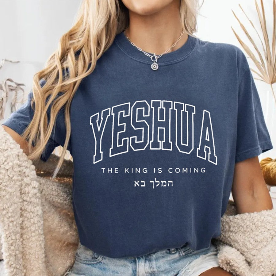 Women's Model Wearing Denim Yeshua The King is Coming Unisex Tee